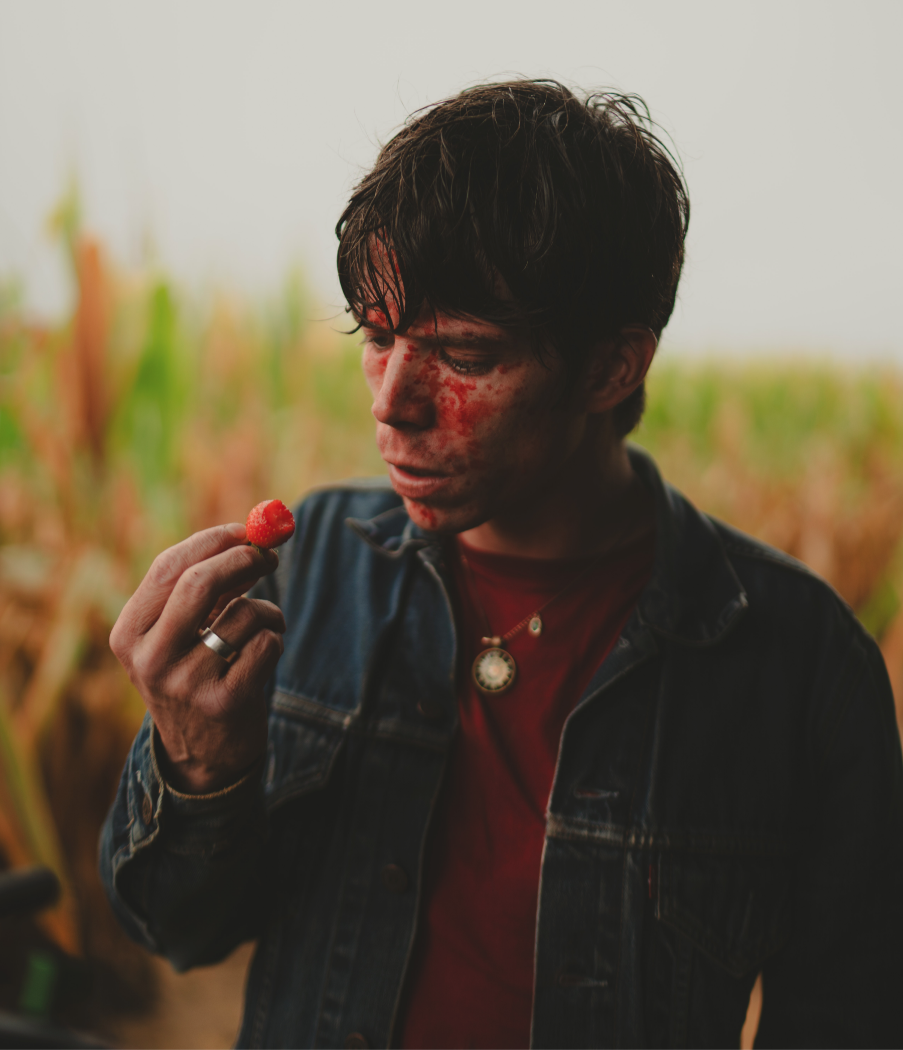 Comédien en scène dans Strawberry Fields
